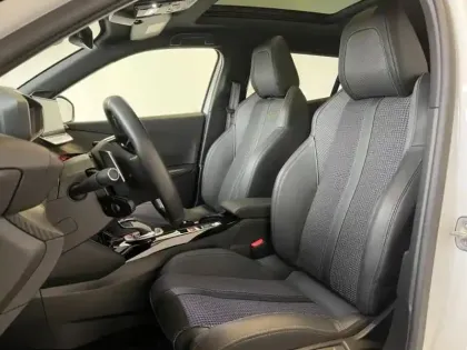 Photo 6 Peugeot 2008 Gén. II Ph1 NG GT 5