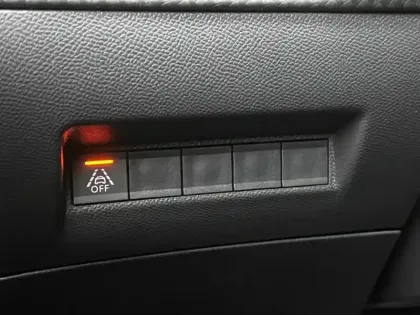 Photo 11 Peugeot 2008 Gén. II Ph1 NG GT 5