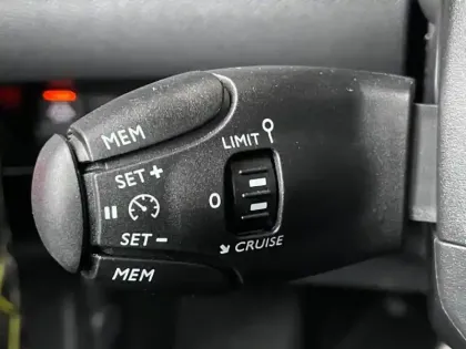 Photo 12 Peugeot 2008 Gén. II Ph1 NG GT 5