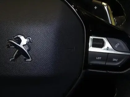 Photo 11 Peugeot 2008  1.5 BlueHDi 130ch S&S GT EAT8 125g