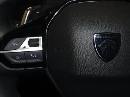 Photo 13 Peugeot 208  1.2 Hybrid 100ch Allure e-DCS6