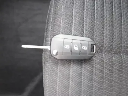 Photo 14 Peugeot 2008  1.2 PureTech 130ch S&S Style EAT8