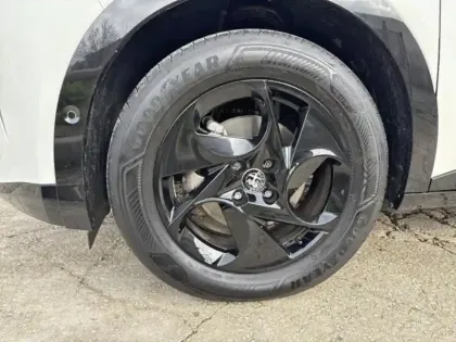 Photo 11 Alfa Romeo Junior  1.2 Ibrida 136ch DCT6