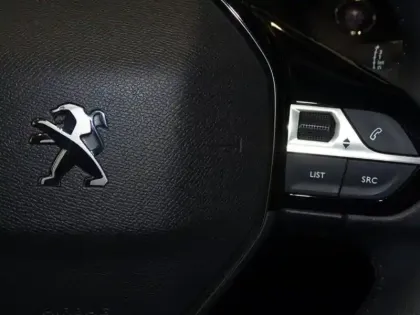 Photo 12 Peugeot 2008  e- 136ch Allure Pack