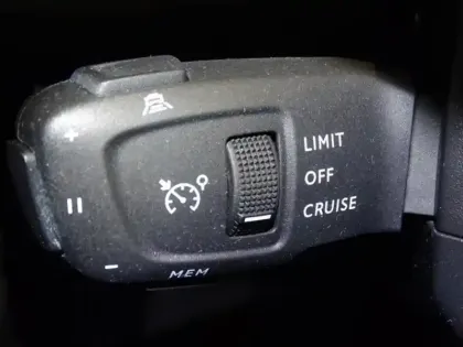 Photo 13 Peugeot 2008  e- 136ch Allure Pack