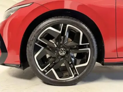 Photo 5 Volkswagen Golf  1.5 eTSI EVO2 150ch R-Line Edition DSG7