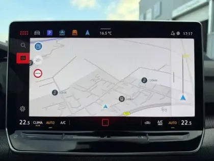 Photo 7 Volkswagen Golf  1.5 eTSI EVO2 150ch R-Line Edition DSG7