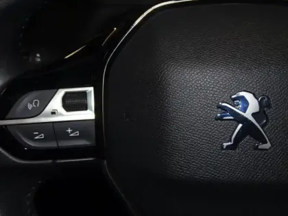 Photo 10 Peugeot 208  Business R 1.2 PureTech 100 S&S Active