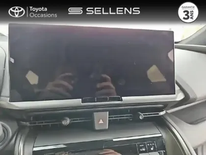 Photo 14 Toyota C-HR  2.0 Hybride Rechargeable 225ch Graphic MY26