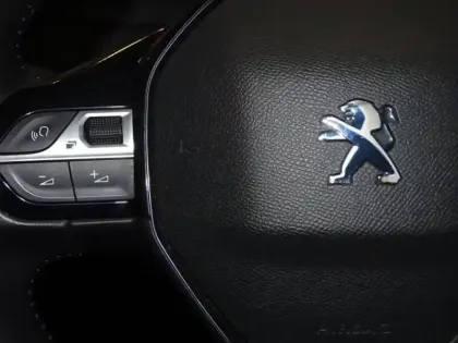 Photo 11 Peugeot 2008  1.2 PureTech 100ch S&S Active