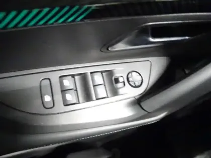 Photo 12 Peugeot 2008  1.5 BlueHDi 110ch S&S Allure