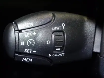 Photo 13 Peugeot 208  e- 136ch GT