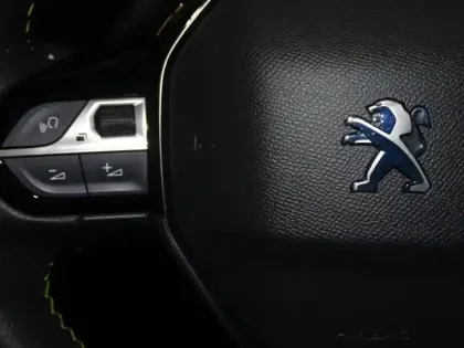 Photo 11 Peugeot 208  e- 136ch GT