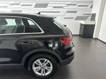 Photo 6 Audi Q3  35 TDI 150ch Design S tronic 7