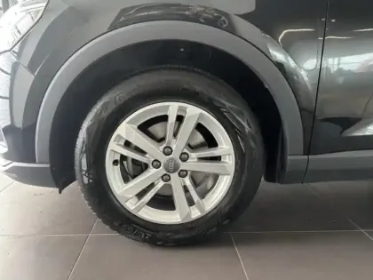 Photo 8 Audi Q3  35 TDI 150ch Design S tronic 7