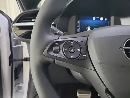 Photo 45 Opel Corsa Gén. VI Ph2 GS 5