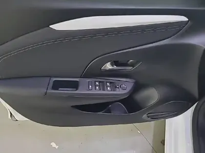 Photo 43 Opel Corsa Gén. VI Ph2 GS 5