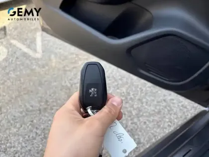 Photo 16 Peugeot 208  PureTech 100 S&S BVM6