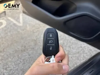 Photo 15 Peugeot 208  PureTech 100 S&S BVM6