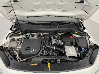 Photo 180 Mercedes GLA  250 e 8G-DCT