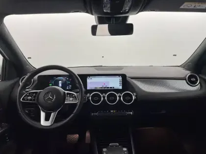 Photo 131 Mercedes GLA  250 e 8G-DCT