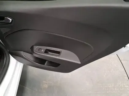 Photo 21 Renault Clio  E-Tech full hybrid 145