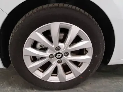 Photo 15 Renault Clio  E-Tech full hybrid 145