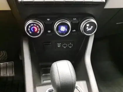 Photo 34 Renault Clio  E-Tech full hybrid 145