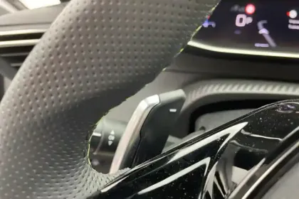 Photo 8 Peugeot 208  Hybrid 100 e-DCS6