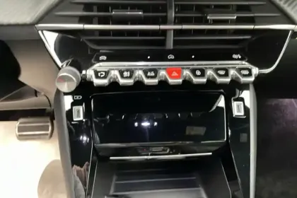 Photo 17 Peugeot 208  Hybrid 100 e-DCS6