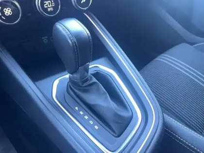 Photo 31 Renault Clio  E-Tech full hybrid 145