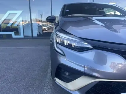 Photo 20 Renault Clio  E-Tech full hybrid 145