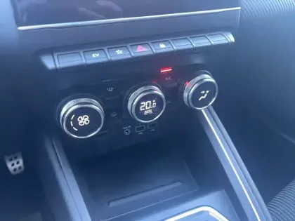 Photo 30 Renault Clio  E-Tech full hybrid 145