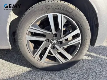Photo 34 Peugeot 208  PureTech 100 S&S BVM6