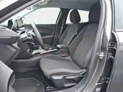 Photo 10 Peugeot 2008  PureTech 130 S&S EAT8