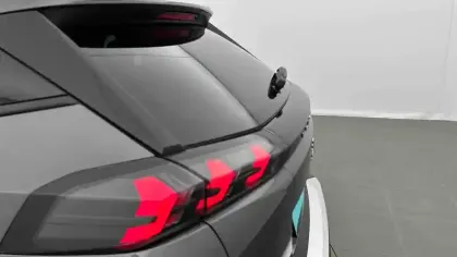 Photo 83 Peugeot 2008  PureTech 130 S&S EAT8