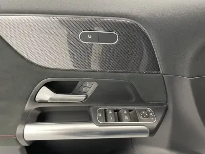 Photo 58 Mercedes GLA  200 d 8G-DCT