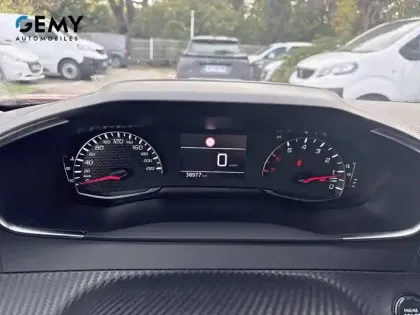 Photo 11 Peugeot 2008  PureTech 100 S&S BVM6