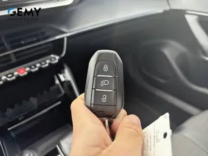 Photo 15 Peugeot 2008  PureTech 100 S&S BVM6