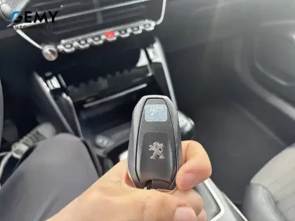 Photo 16 Peugeot 2008  PureTech 100 S&S BVM6