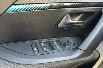 Photo 19 Peugeot 2008  Electrique 136 ch