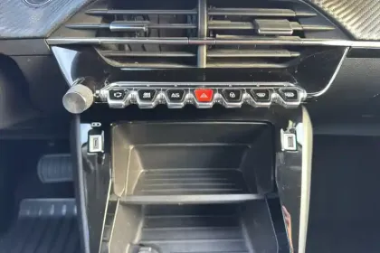 Photo 15 Peugeot 2008  Electrique 136 ch