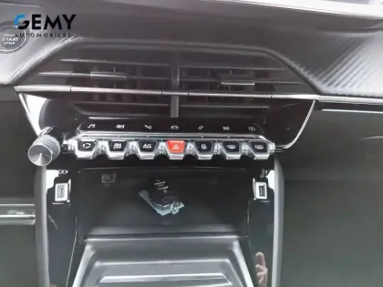 Photo 13 Peugeot 208  Electrique 50 kWh 136ch