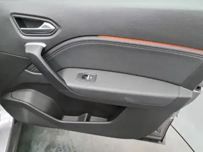 Photo 25 Renault Captur  E-Tech hybride rechargeable 160