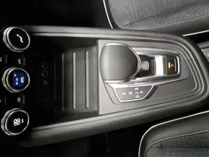 Photo 35 Renault Captur  E-Tech hybride rechargeable 160