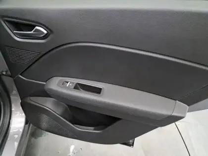 Photo 23 Renault Captur  E-Tech hybride rechargeable 160