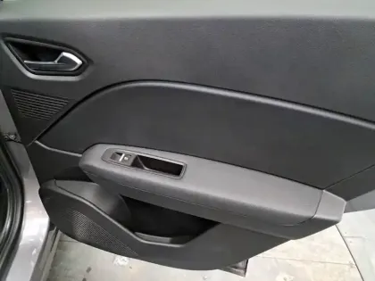 Photo 22 Renault Captur  E-Tech full hybrid 145