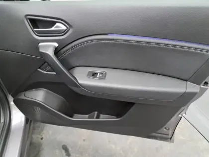 Photo 24 Renault Captur  E-Tech full hybrid 145