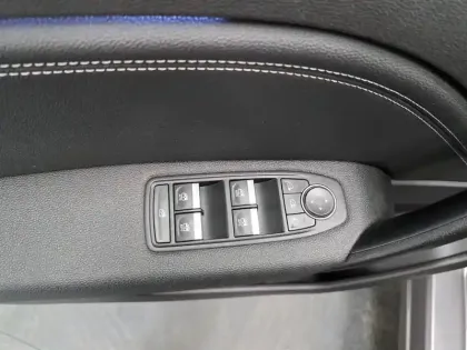 Photo 27 Renault Captur  E-Tech full hybrid 145