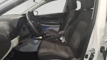 Photo 11 Hyundai Bayon  1.0 T-GDi 100 Hybrid 48V